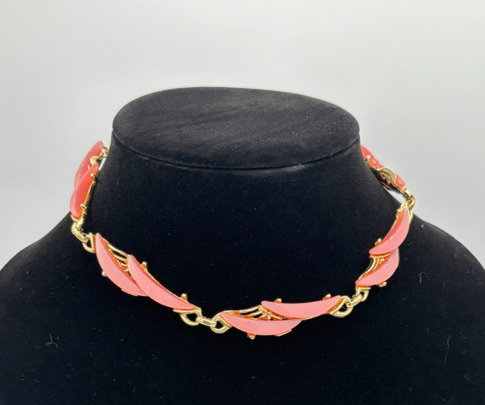 Vintage Mid Century Pink Lucite Thermoset Heavy Link Collar Choker Necklace 50s