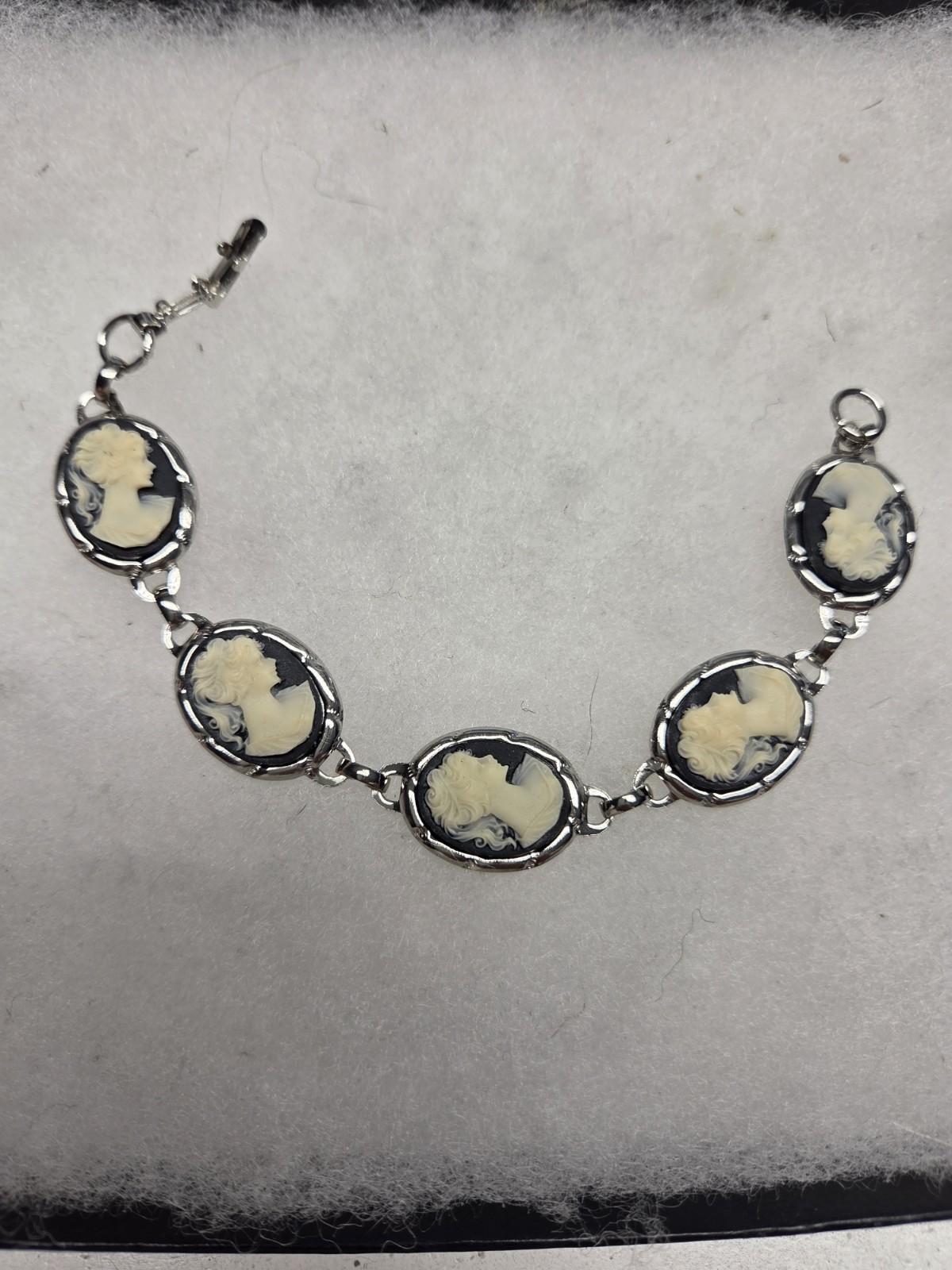 Vtg silver tone black white Cameo Bracelet