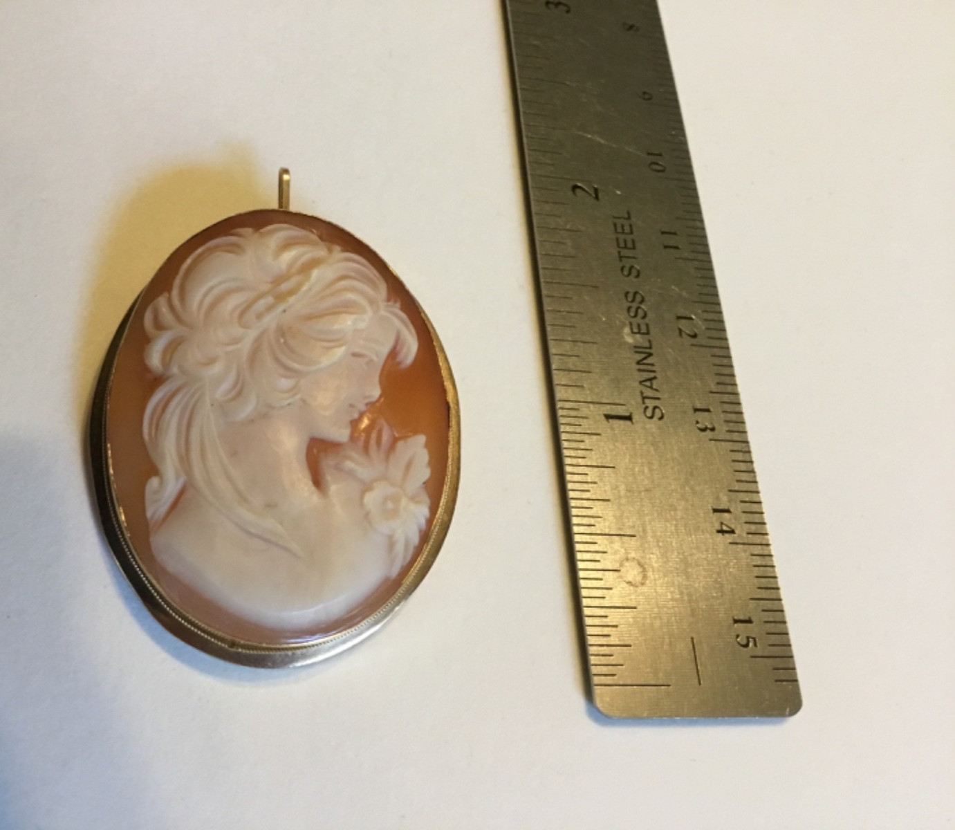 18k Italian Hand carved cameo pre-owned, produced in Torre del Greco Italy