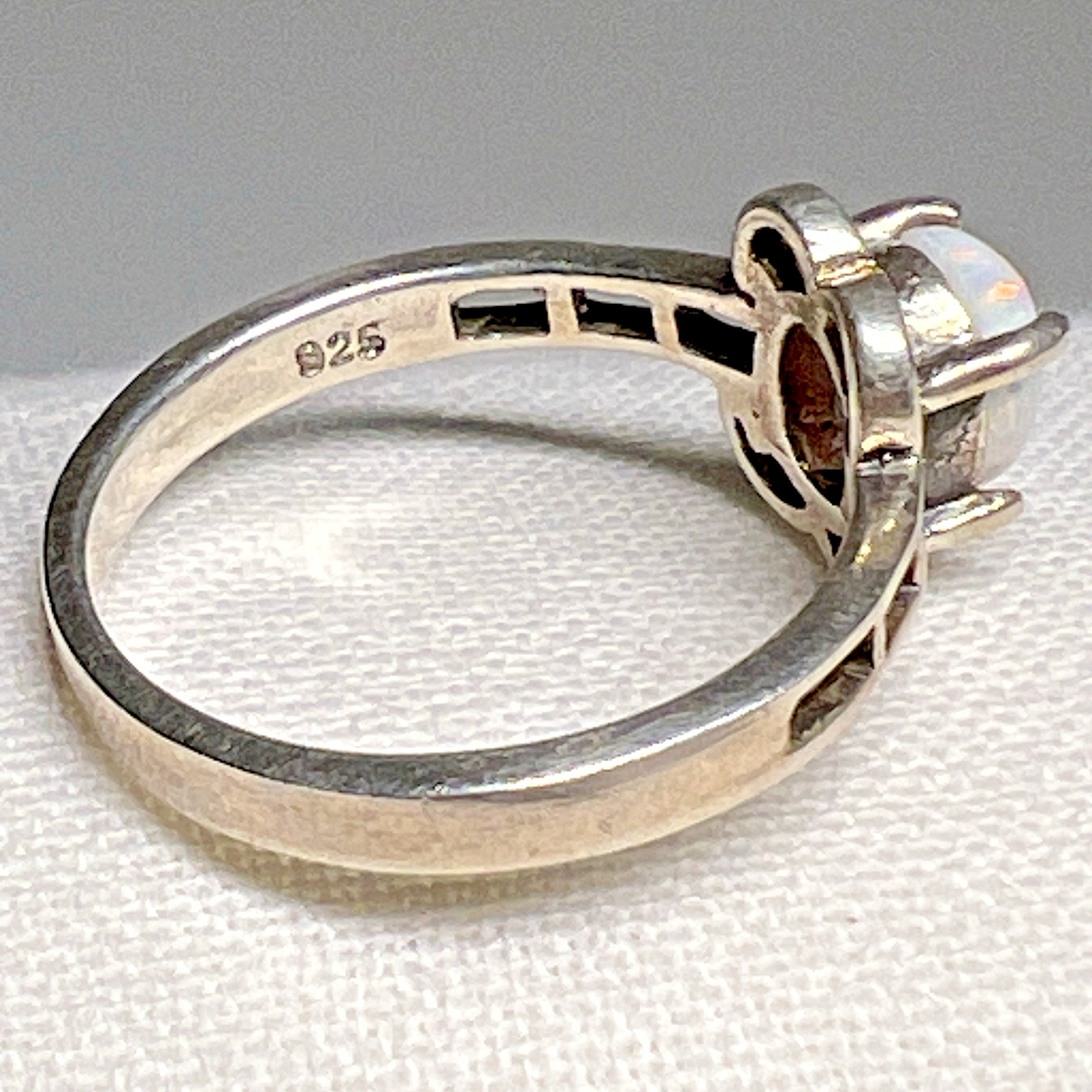 Sterling Silver Australian White Opal Ring Oval Cabochon Size 8 Vintage 2.5g