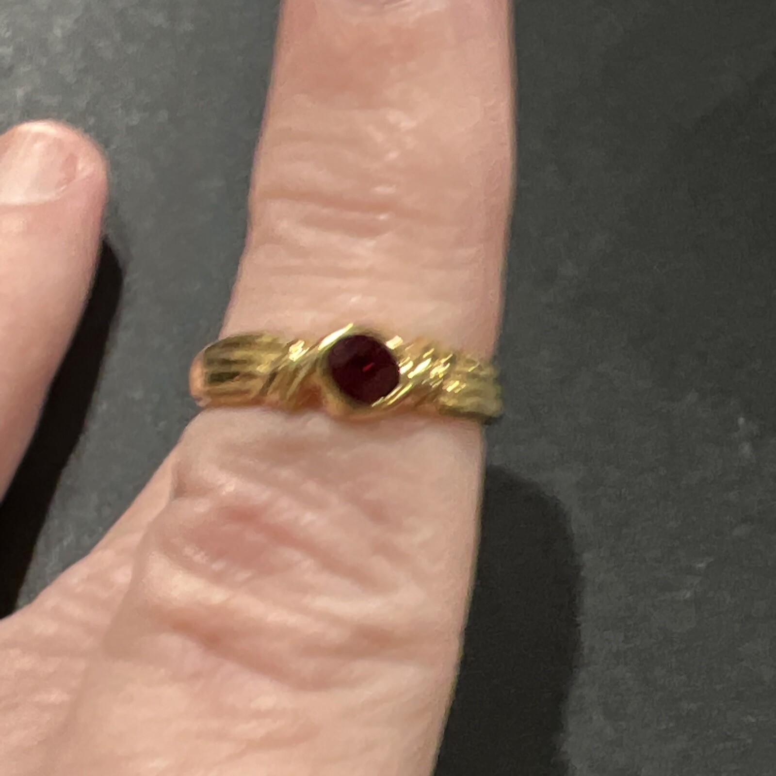 Modern ring size 6.5 red stone unbranded estate jewelry