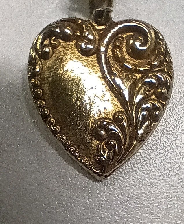 Vintage Victorian Styled Sweetheart Heart Pendant Gold Tone 24″