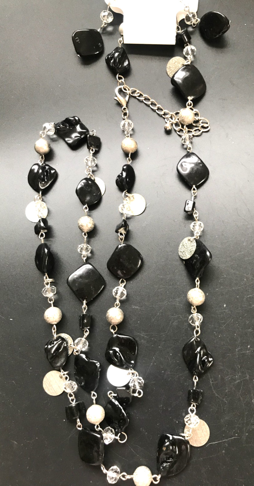 NEW OLD STOCK CHARMING CHARLIE GIFT SET EXTRA LONG BLACK BEADS & SILVER DISKS