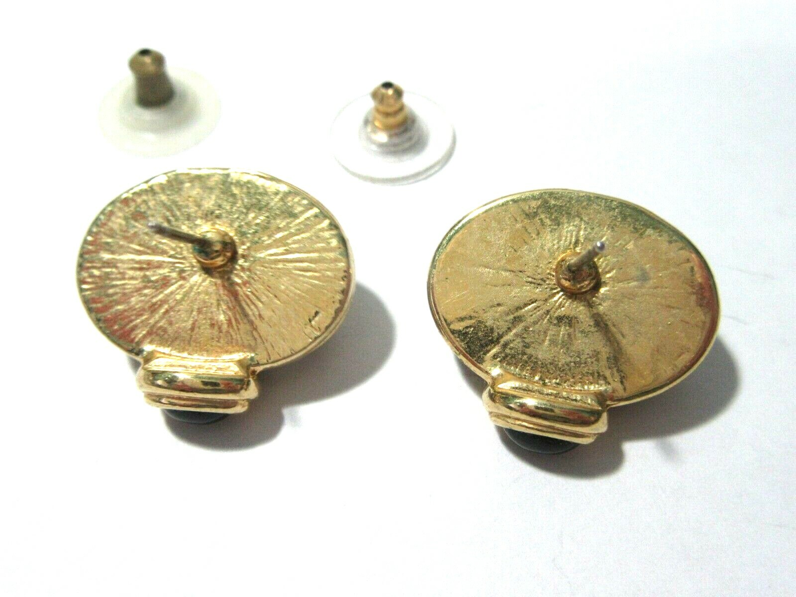 BLACK CABOCHON DESIGNER STYLE GOLD TONE PIERCED EARRINGS VINTAGE