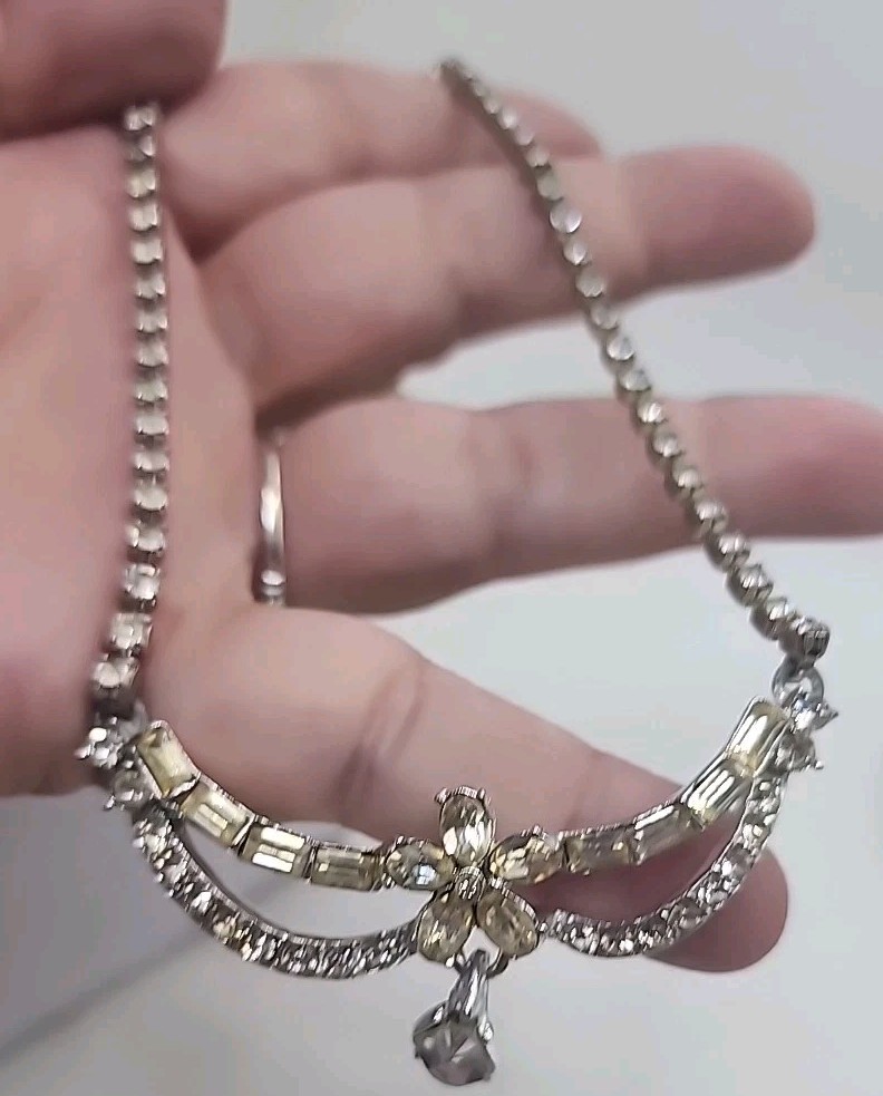 Vintage Mid Century Rhinestone Ornate Choker Necklace W/Rhinestone Flower 16.5″