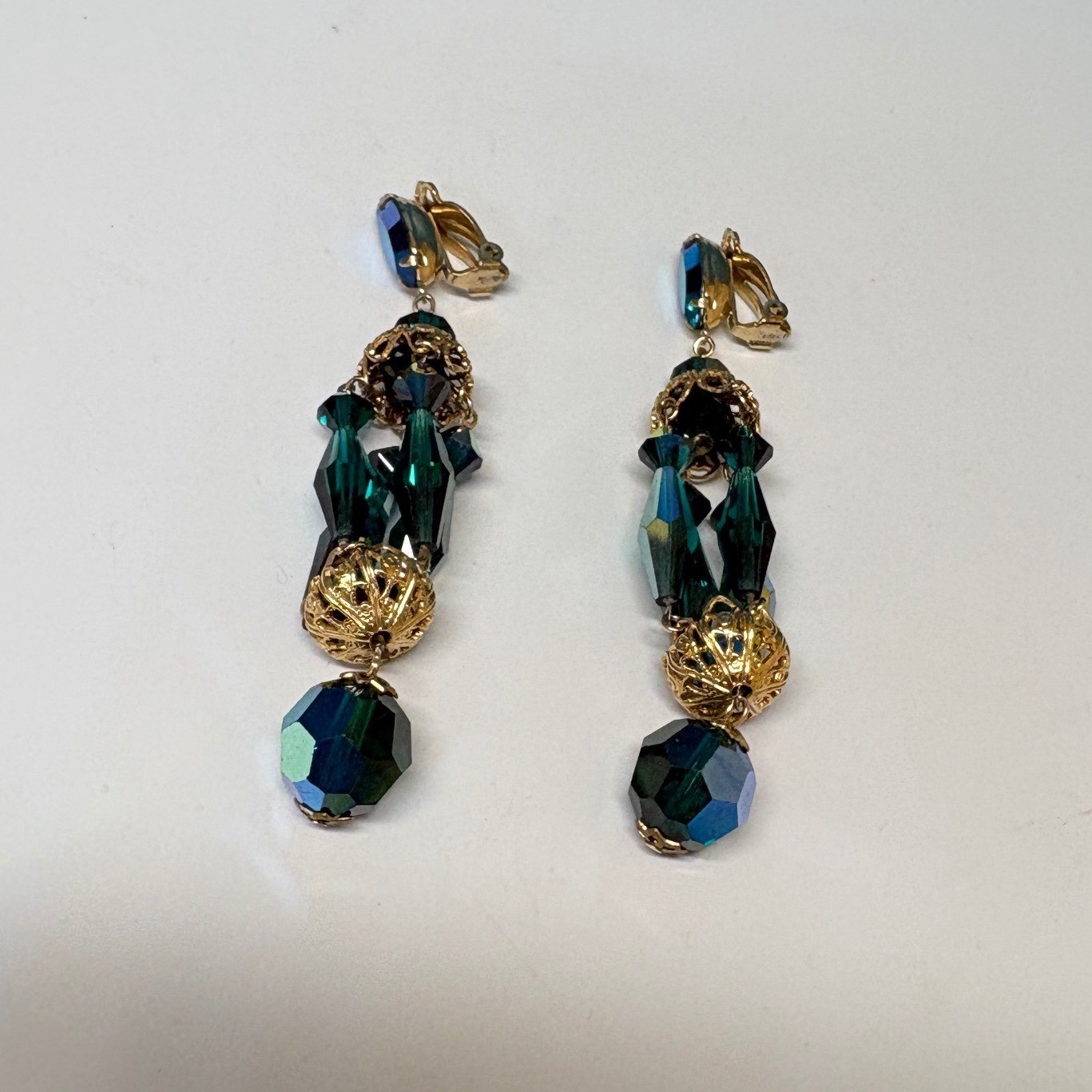 Vintage Emerald Green AB Crystal Dangle Clip On Earrings Gold Tone Filigree 3.5″