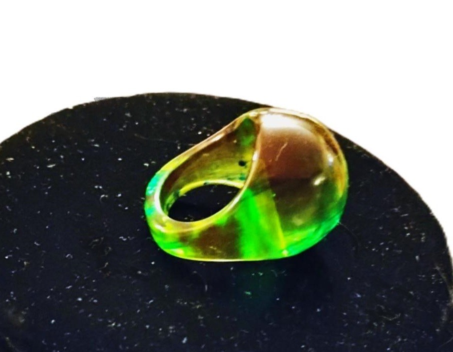 vintage 1960’s Green Lucite Bubble Dome Ring size 8.5