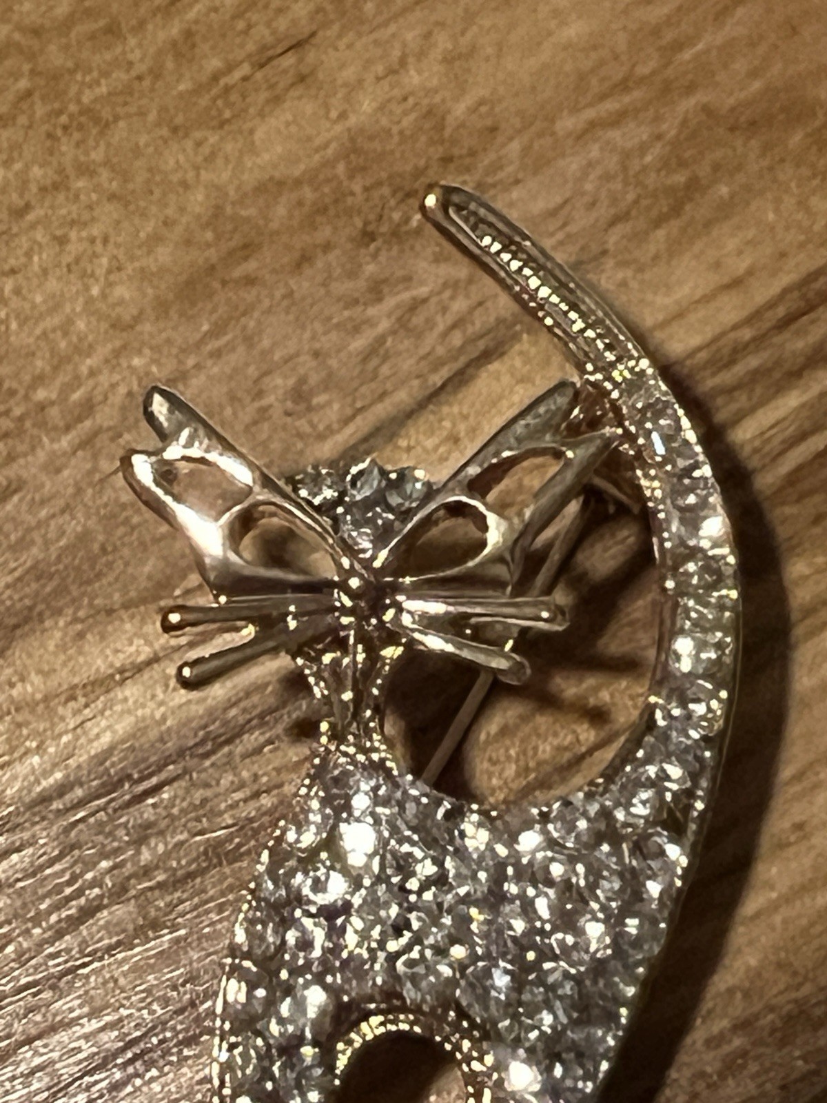 Clear Rhinestone Gold Tone Metal Cat No Eyes Brooch