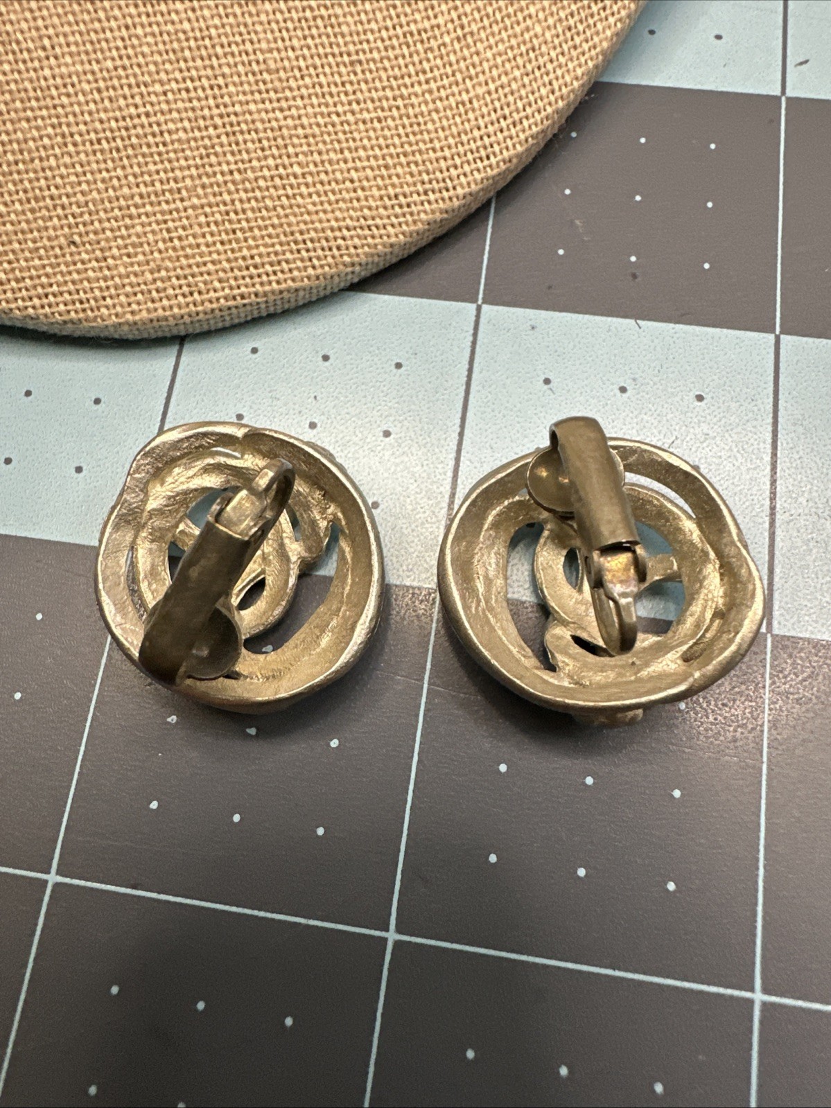 Unique Swirl Silvertone Clip On Approximately 50S Art J101