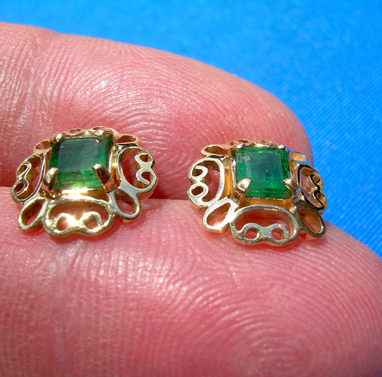Original EARTH MINED EMERALD Deco Design Earrings Vintage Studs SOLID 14K GOLD
