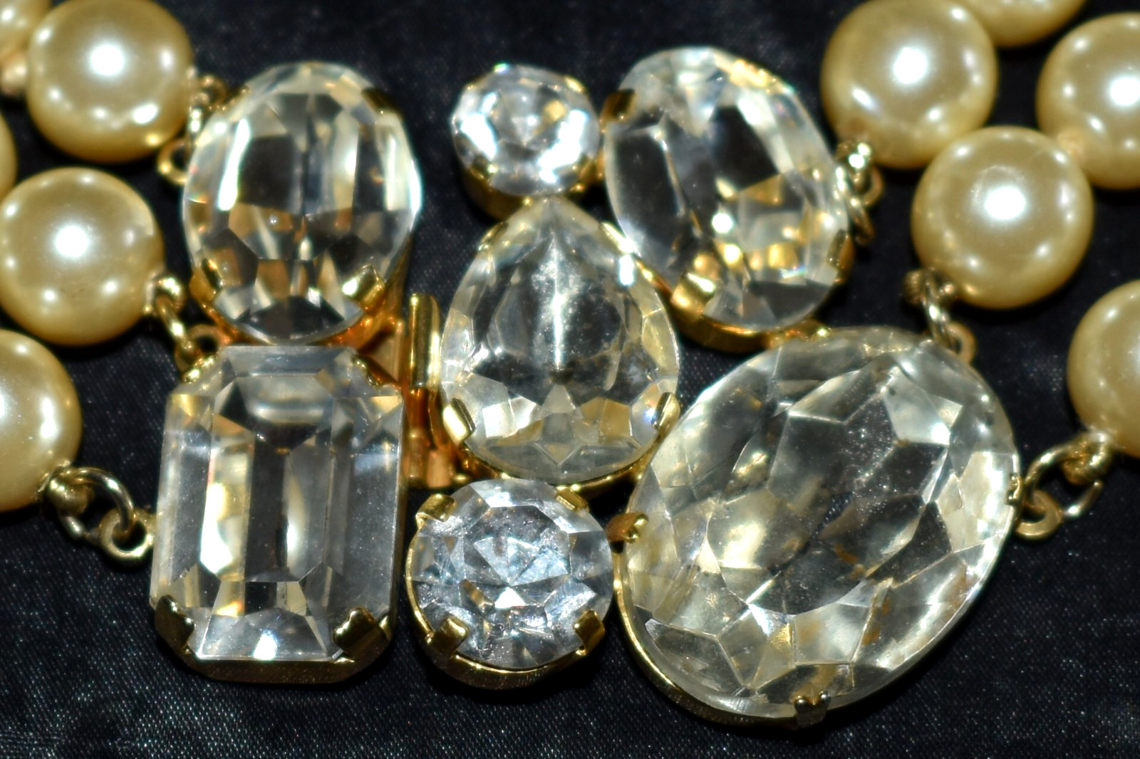 Vintage UNBRANDED Cream Faux Pearl 3 Strand Necklace Clear Glass Stones 20” B1