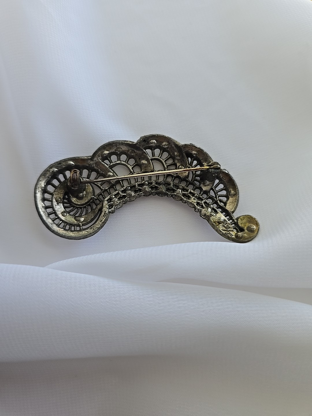 1930s Little Nemo Leaf Brooch LN 25 Multicolor Rhinestones Pot Metal Pin 3.5″