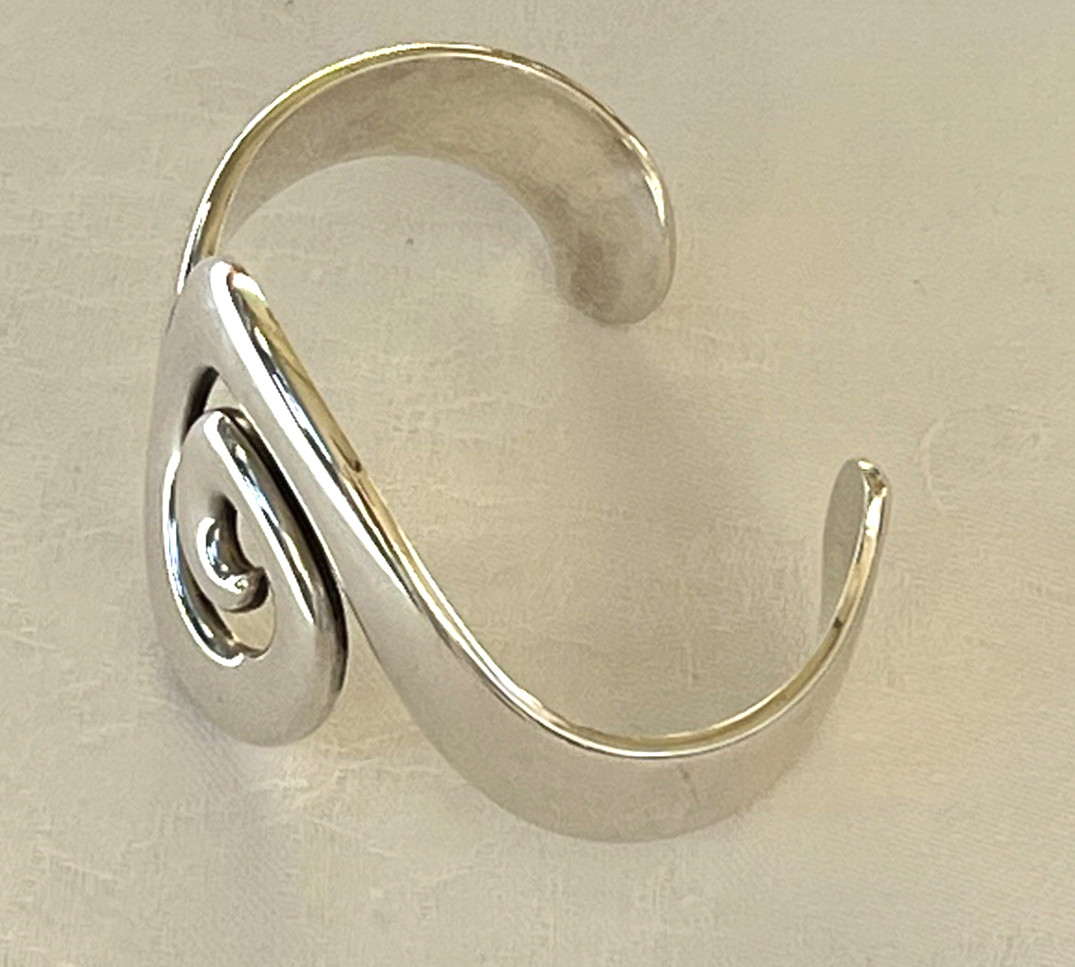 Retired JAMES AVERY Swirl Sterling Silver Bangle Bracelet 50.5g New in Box w/Bag