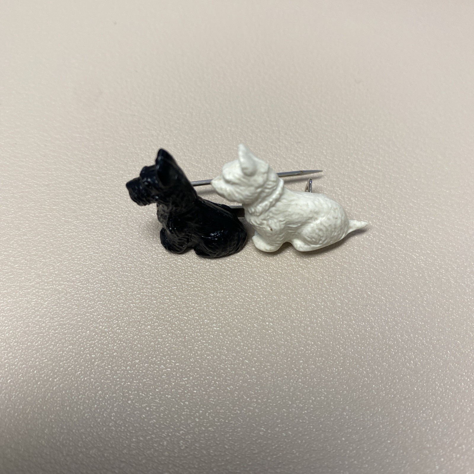Vtg 1940s/50s Celluloid Scottie & Westie Dog Brooch Pin – Made In Great Britain