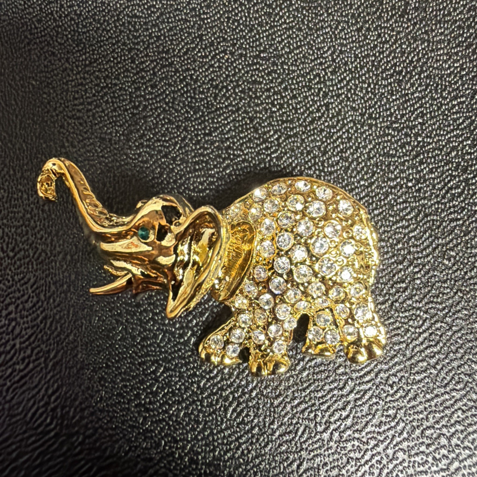 Vintage Y2K Gold Tone Rhinestone Green Eye Elephant Brooch Pin Women’s Jewelry