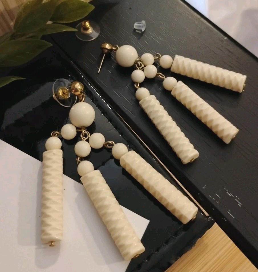 Funky Vintage COLUMNAR Cream Tone Textured Acrylic/Lucite Beaded 2 7/8″ Earrings