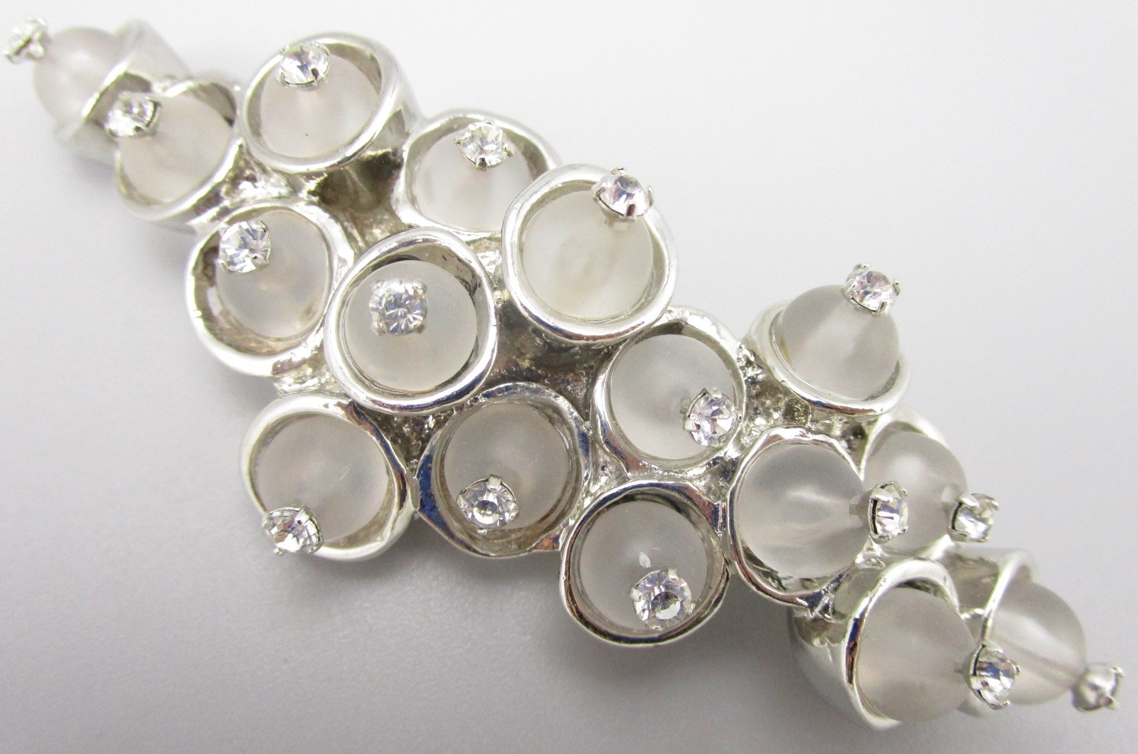 UNUSUAL GEMCRAFT CRAFT SILVERTONE GLASS ART DECO “BUBBLE” BROOCH PIN