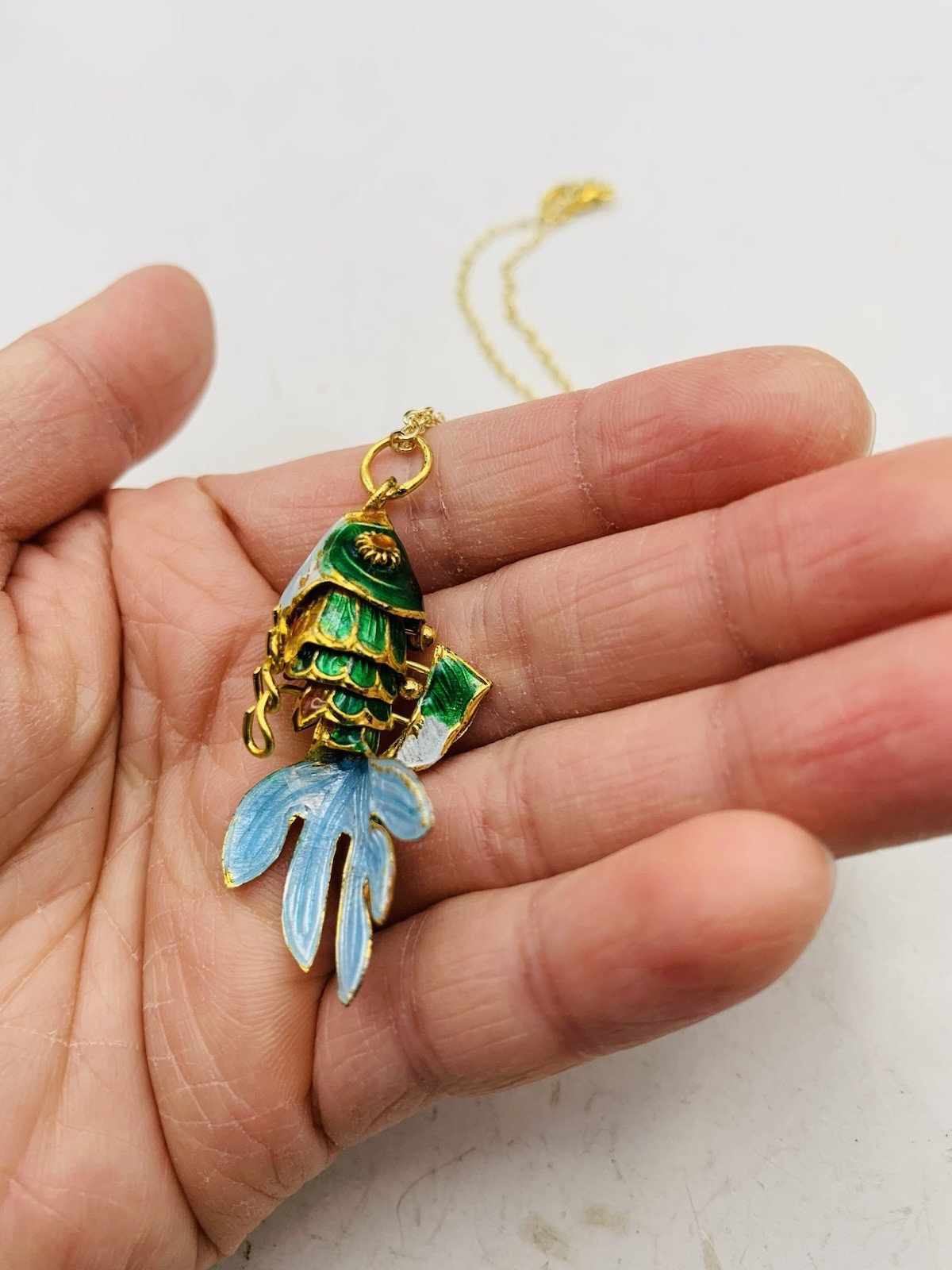 Vintage Lucky Asian Chinese Enamel Articulated Green Gold Tone Fish 16” Necklace