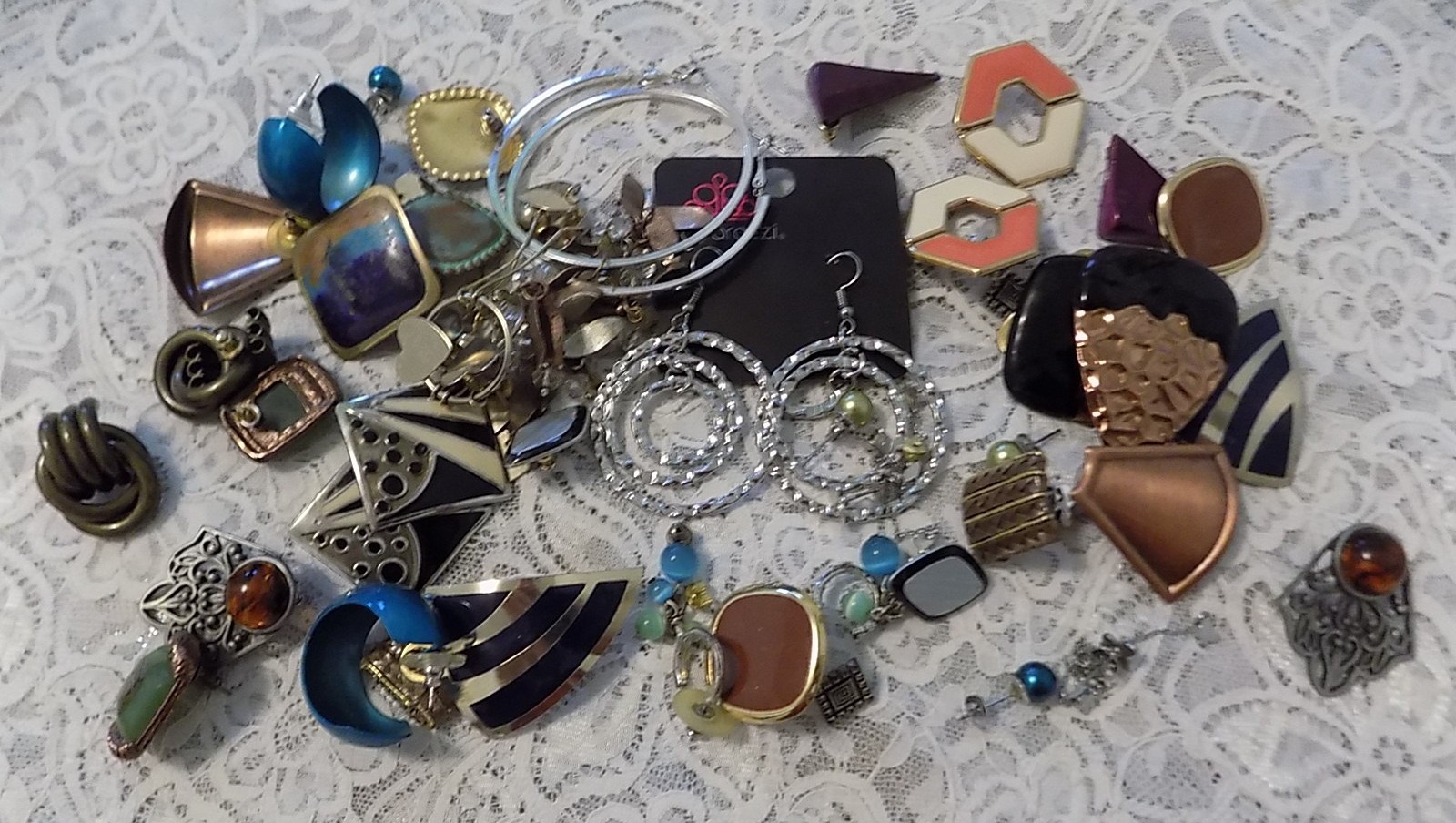 HUGE LOT OF VINTAGE TO CONTEMPORARY PIERCED EARRINGS GREAT VARIETY!