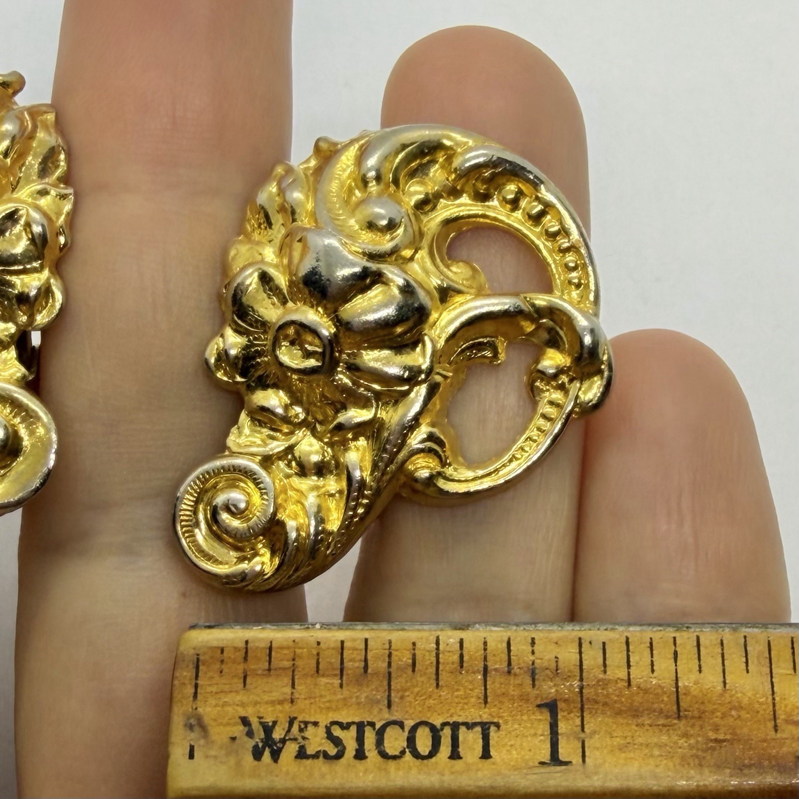 Vtg Art Nouveau Goldtone Scrollwork Statement Floral Earrings Clip-on Huggie