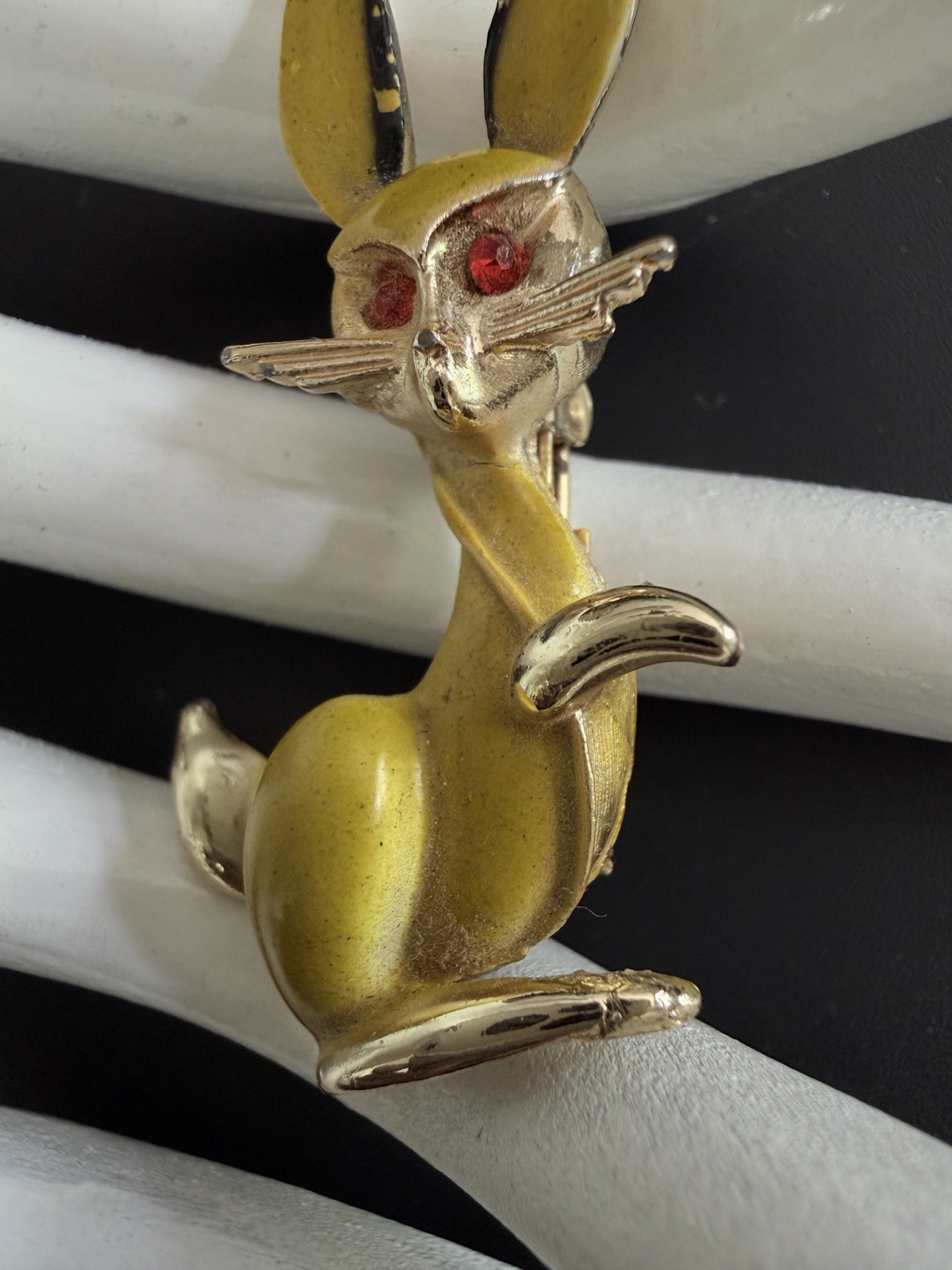 Mid Century Yellow Enamel Bunny Rabbit Brooch Red Rhinestone Eyes Whiskers Vtg