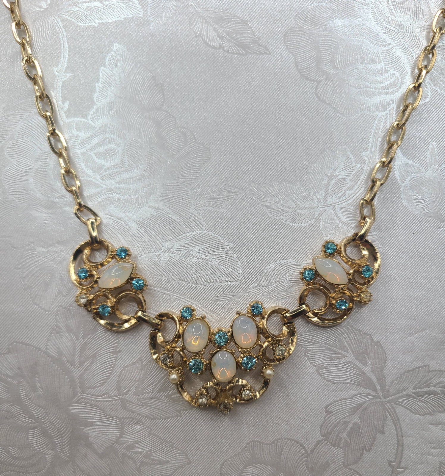 Vtg Unsigned Goldtone Opaline Glass Rhinestone Faux Pearl 17″ Necklace
