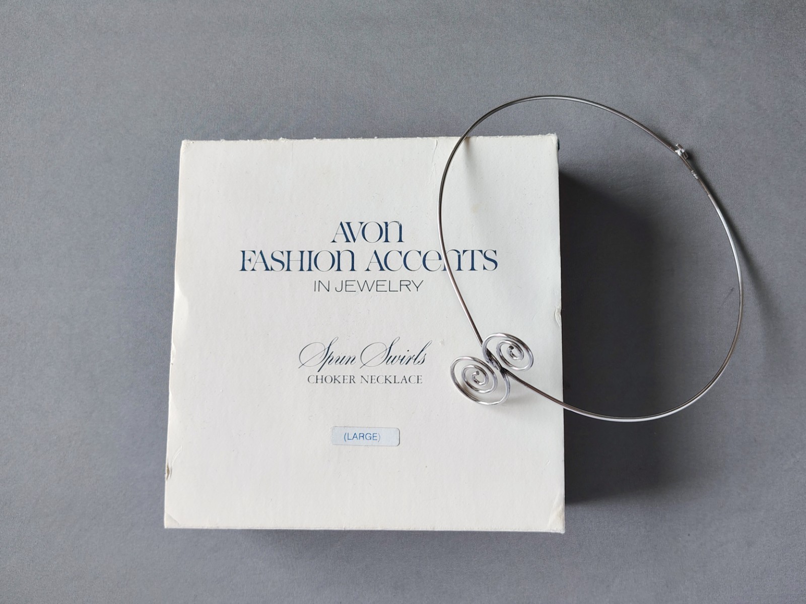 Vintage 1977 AVON ‘Spun Swirls’ Choker Necklace IOB Silvertone – Size Large