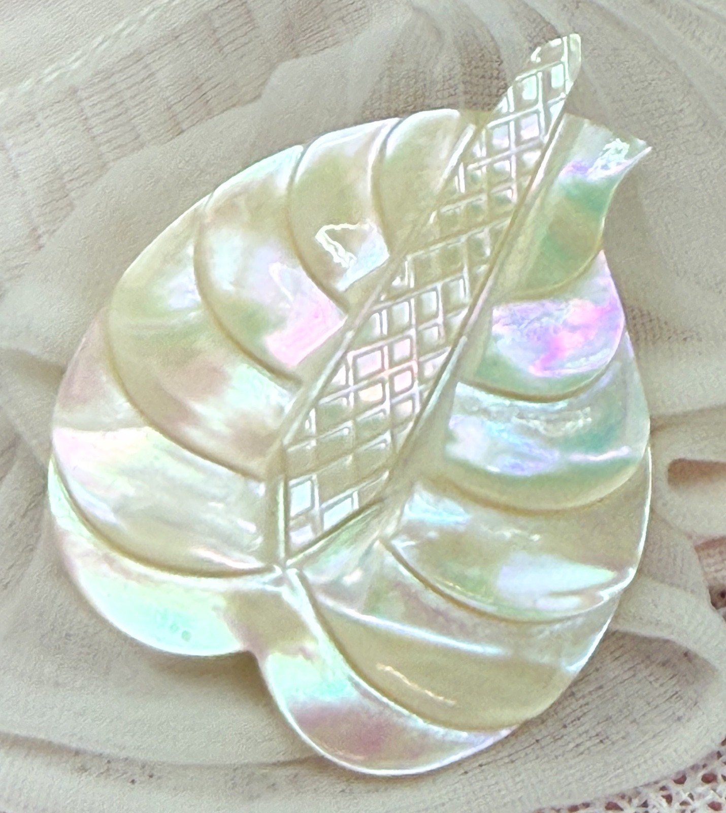 GORGEOUS Carved Brooch 1-3/4” Mother of Pearl ANTHURIUM Plant Bloom Pin