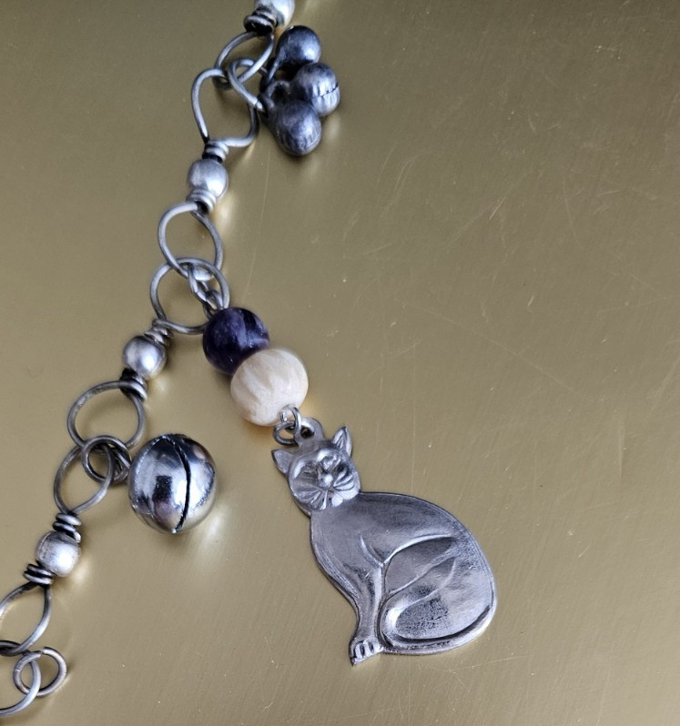 Vintage Artisan Cat Charm Necklace Chain Silver Tone Dangles Beads 32″ Kittens