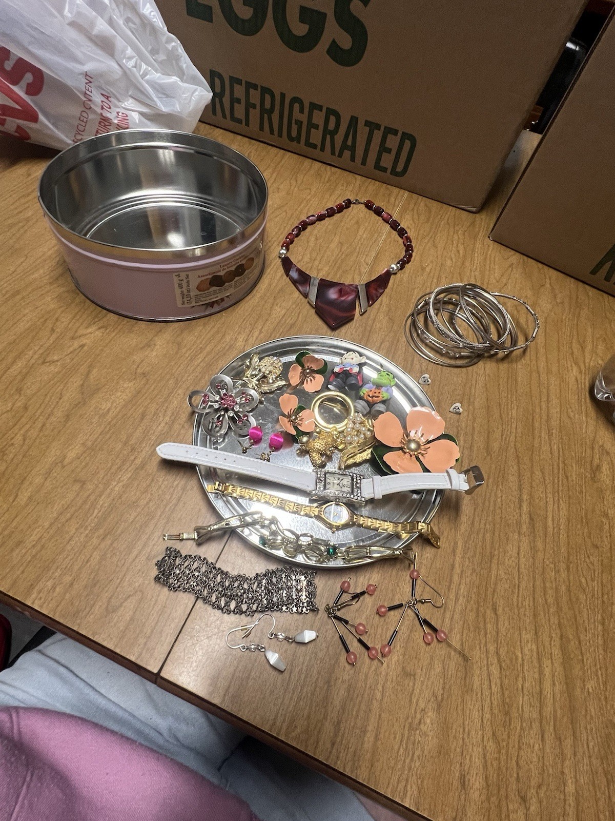 Vintage Costume Jewelry Lot Brooches Flowers Halloween Pins Watches 80s 90s