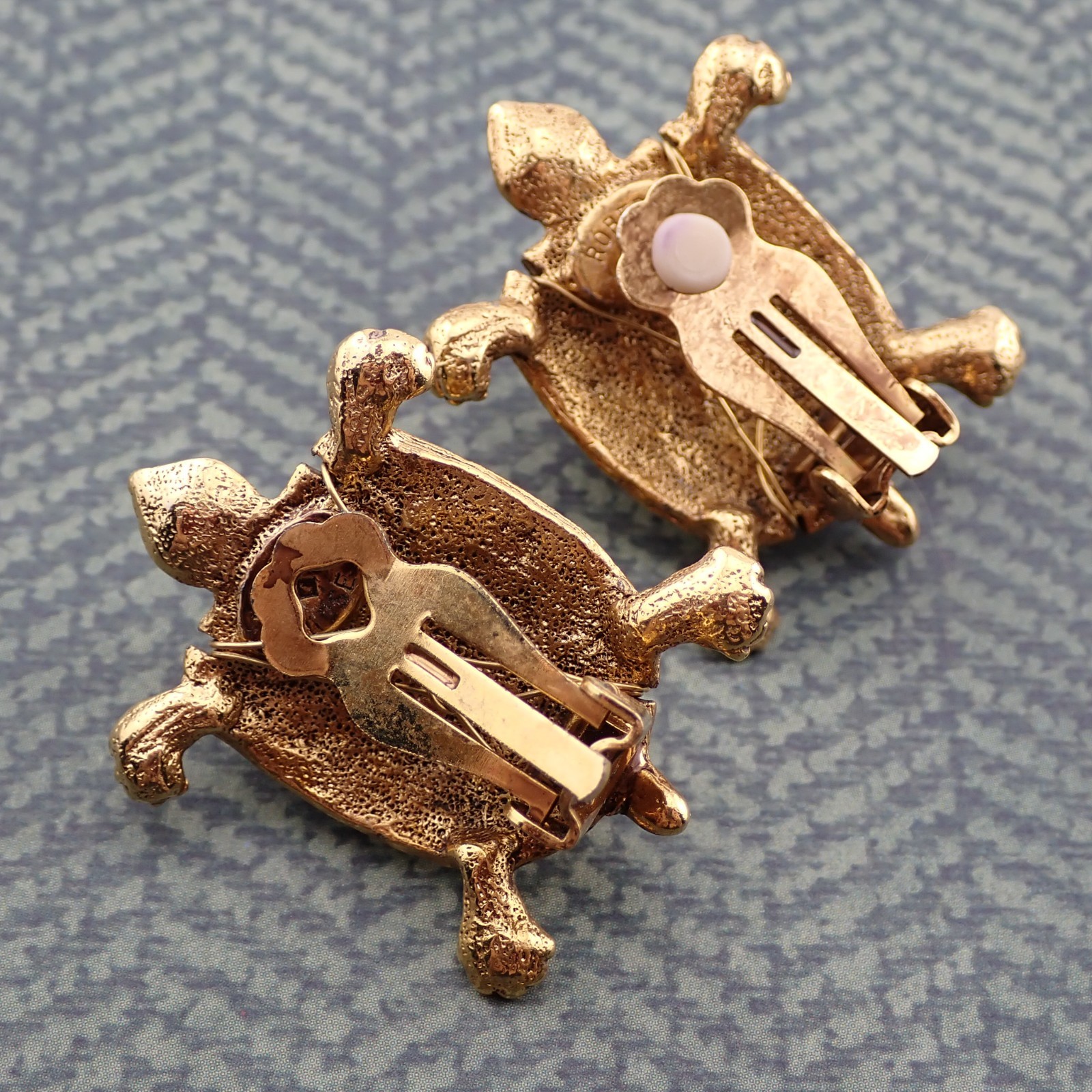 Vintage Robert Rose Agate Chip Turtle Gold Tone Clip Earrings