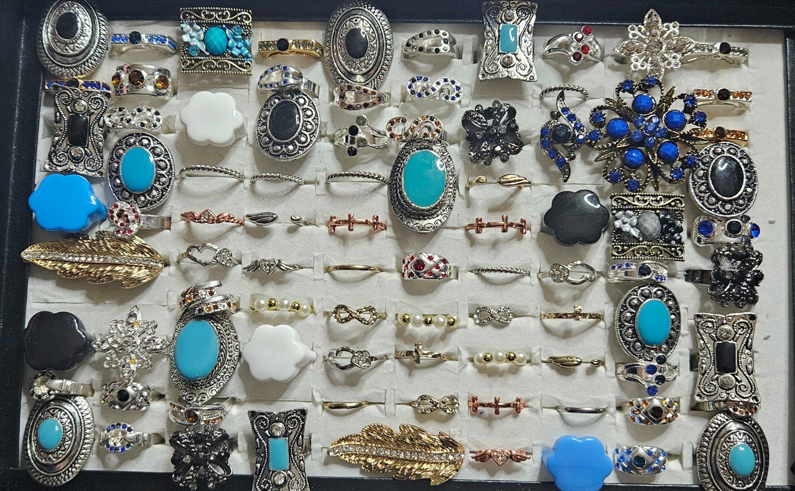 Vintage Estate & Modern Costume Jewelry 1lb Lot Mix Gold & Silver Tone, chunky,