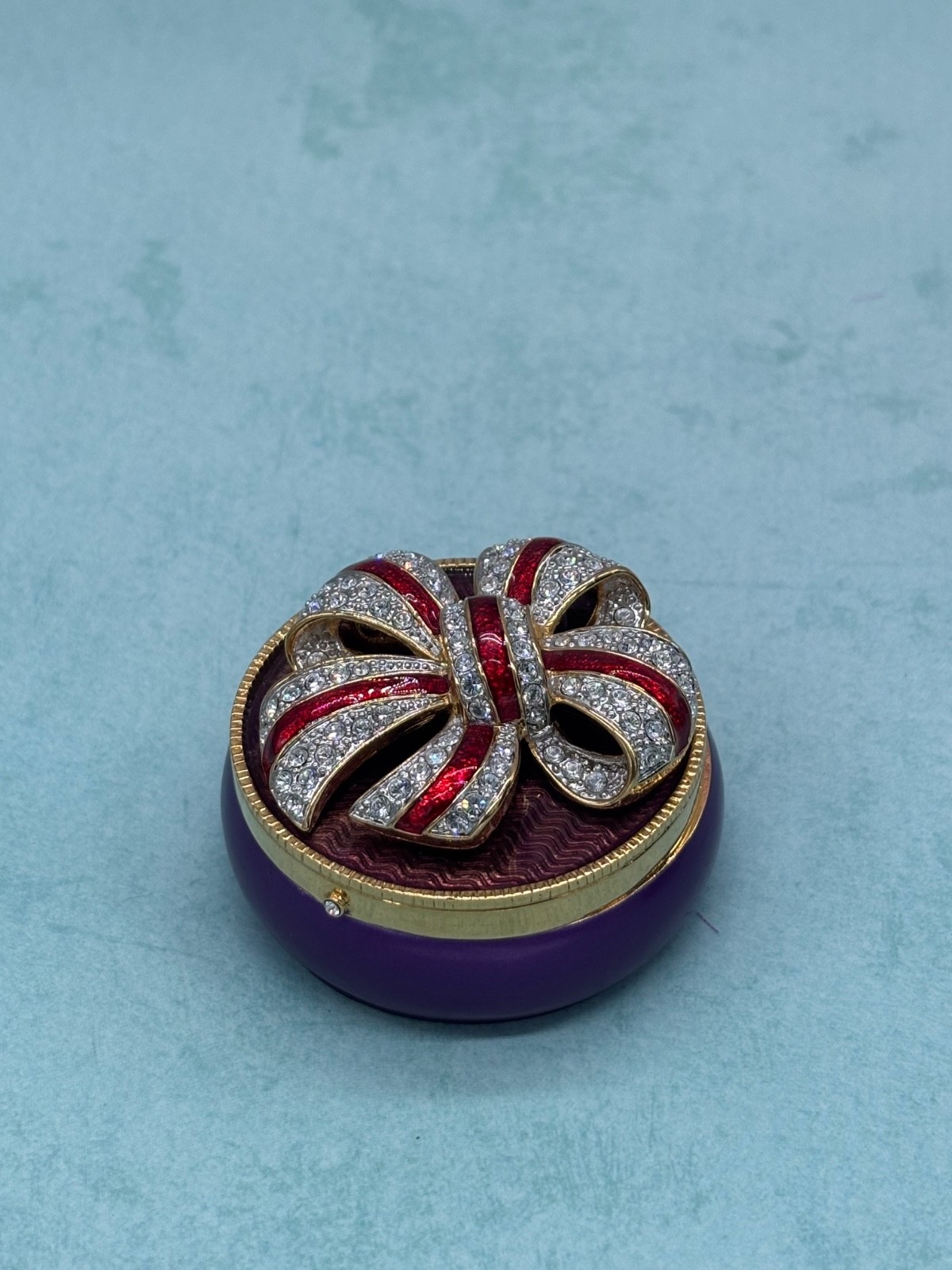 Joan Rivers Ribbon Trinket Box with Brooch and Matching Earrings