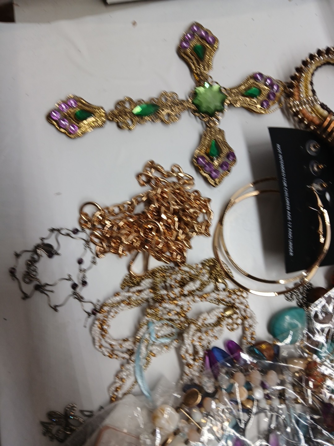 Huge lot Of Jewelry Watches Pearls & More Some new And Used unsearched 4.6lbs