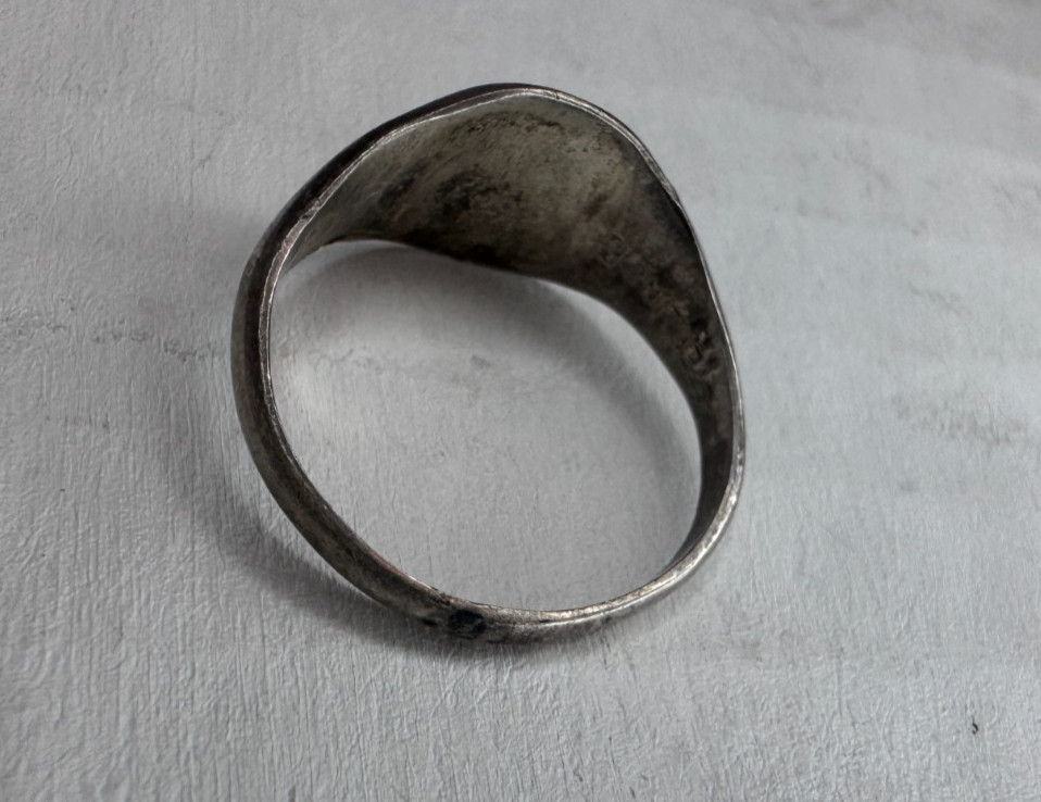 Vintage Sterling Silver Signet “S” Ring Initial Ring 1 1/2 cm diameter