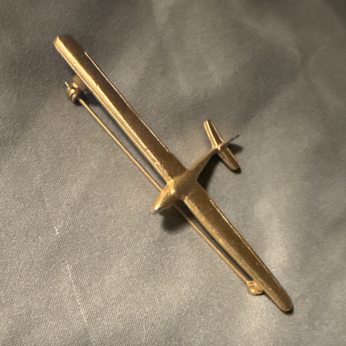 Airplane Aviation Brooch Pin, Gold Tone, No Stone, Unisex Adults