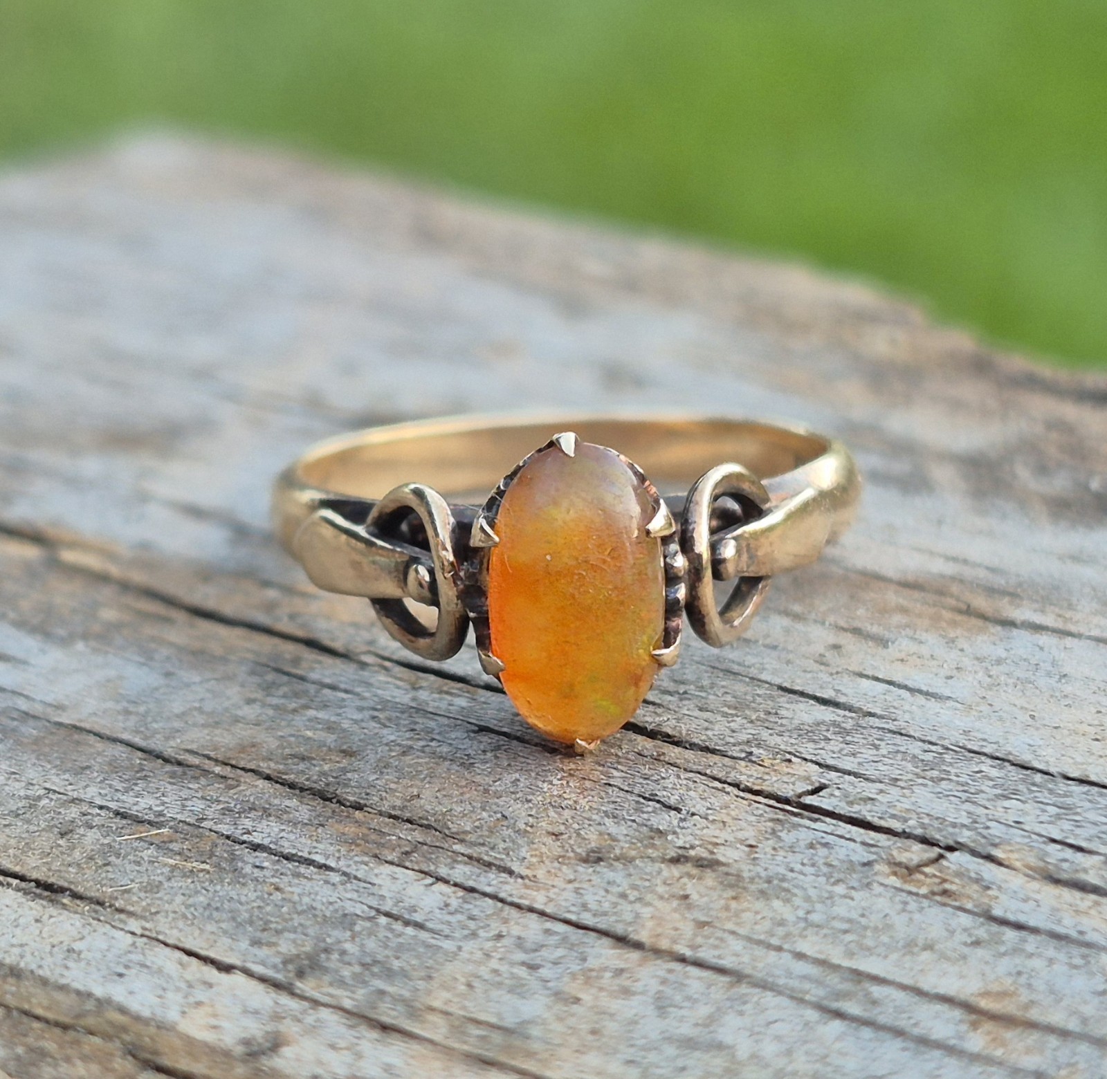 Antique 18K Yellow Gold Orange Fire Ethiopian Opal Ring Old Estate Jewelry