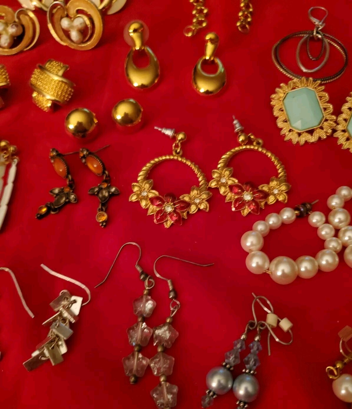 Vintage 37 Pair Of Fashion Earrings Multicolor Tones Types See Pictures