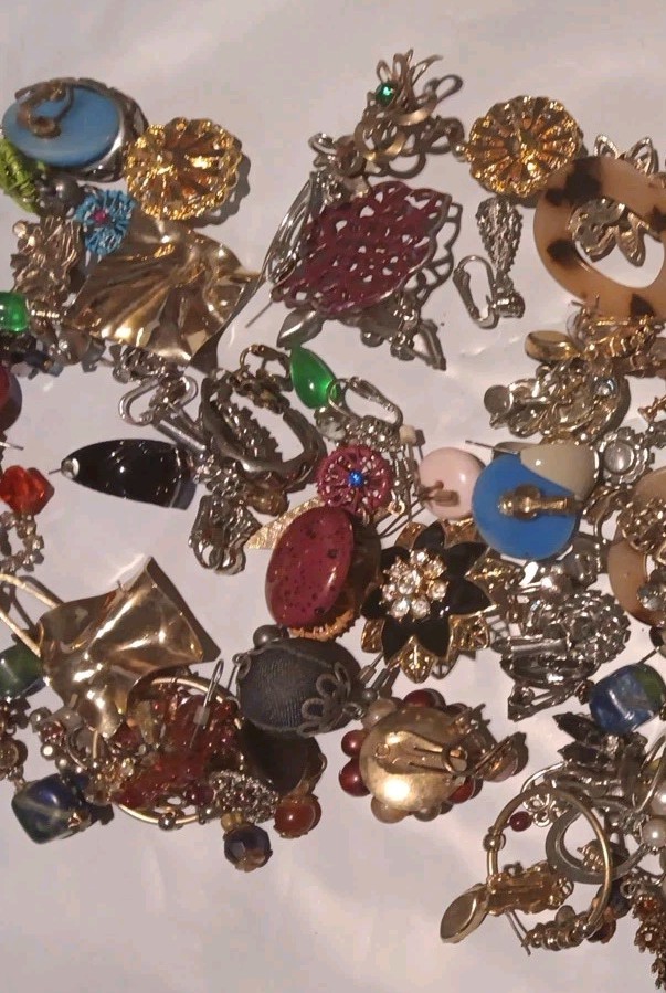 1 Lb 12 Oz Costume Vintage Jewelry Mixed Lot Estate Craft Mostly Earrings