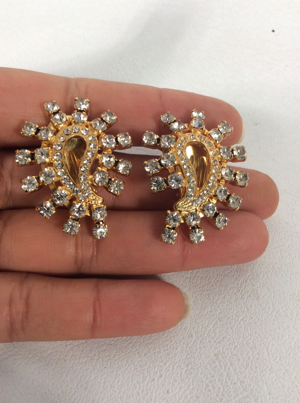 Beautiful Vtg INAR I.N.A.R Italy Rhinestone gold tone clip On earrings