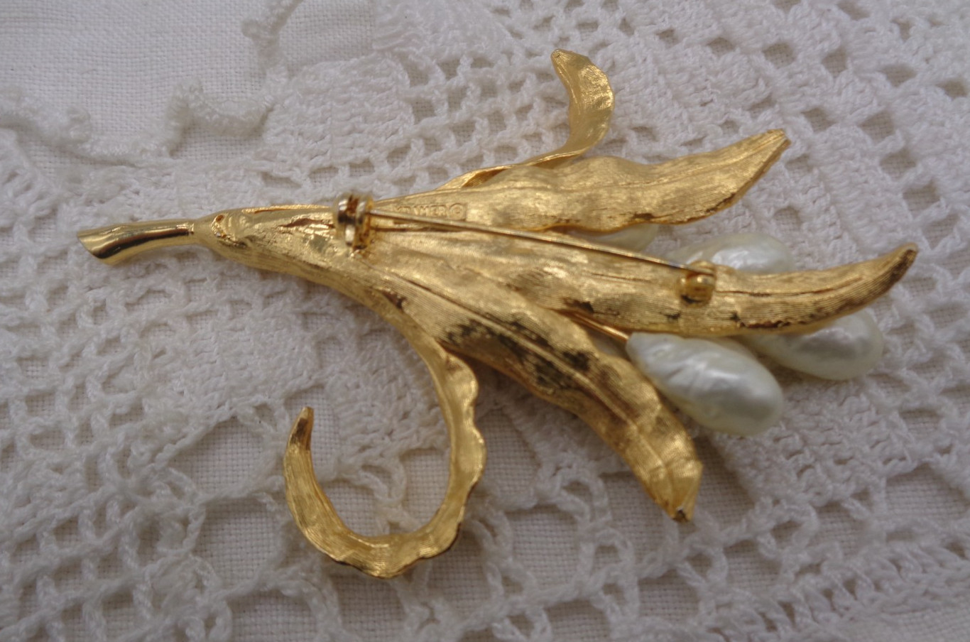 Vintage KRAMER Large Gold Tone & Faux Baroque Pearls Cattails BROOCH