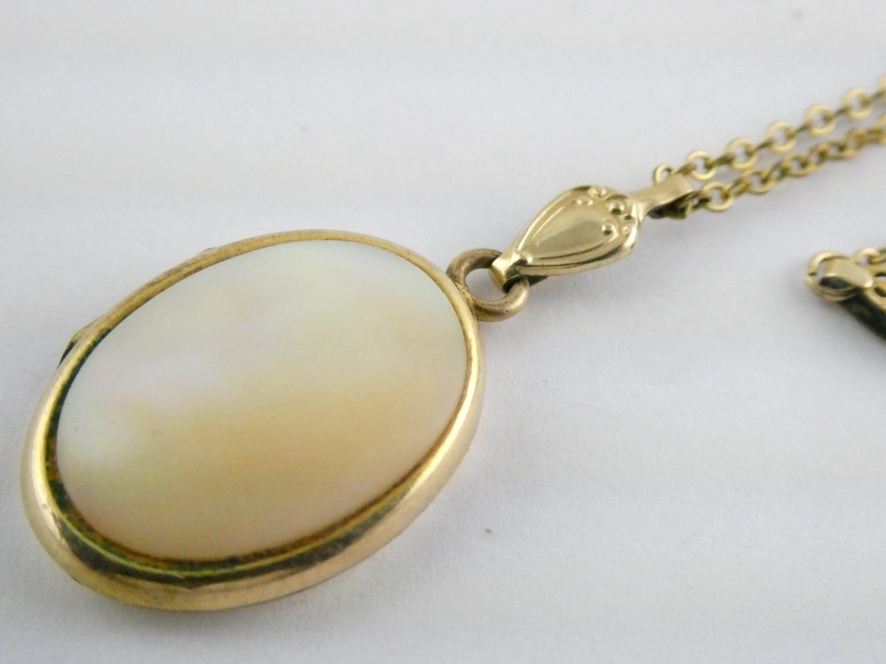 Vintage 1/20th 12k Gold Fill Chain Necklace Mother of Pearl Shell Locket Pendant