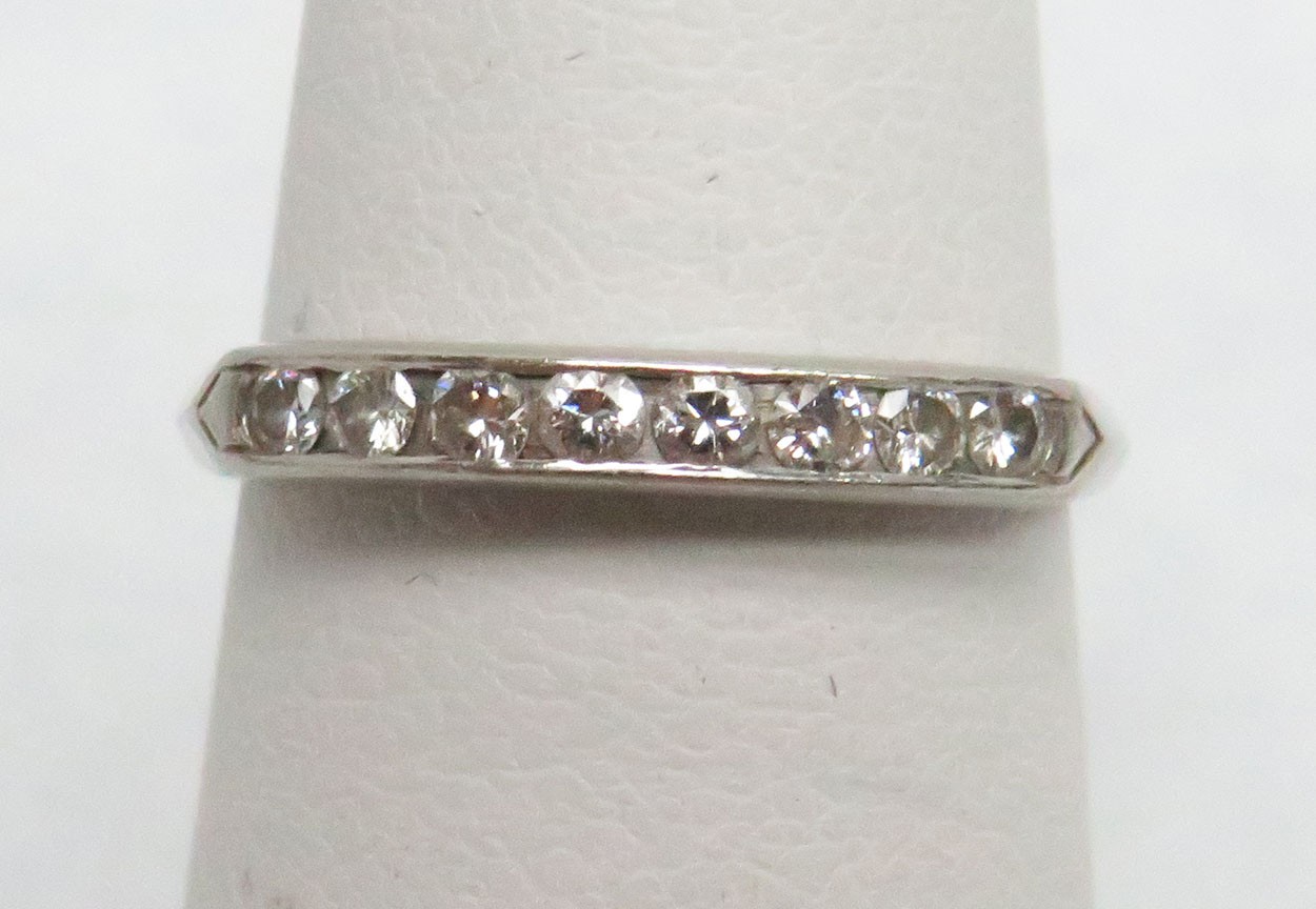 VINTAGE PLATINUM & DIAMOND BAND RING SIZE 5.5