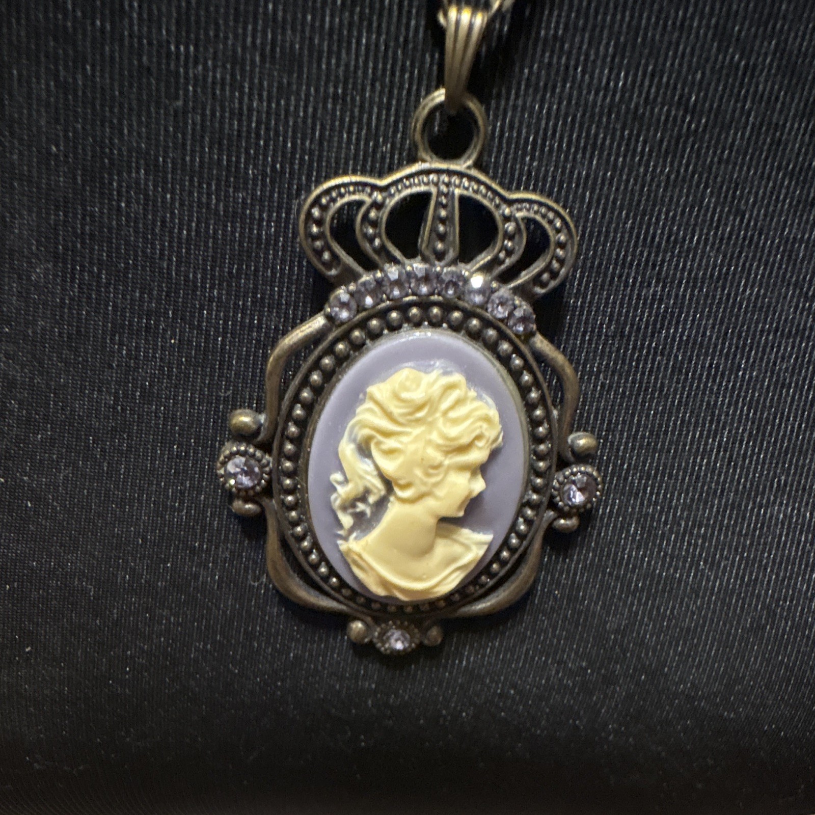 Oval Cameo Pendant Necklace Bronze Tone Crown Frame White Cream Beauty