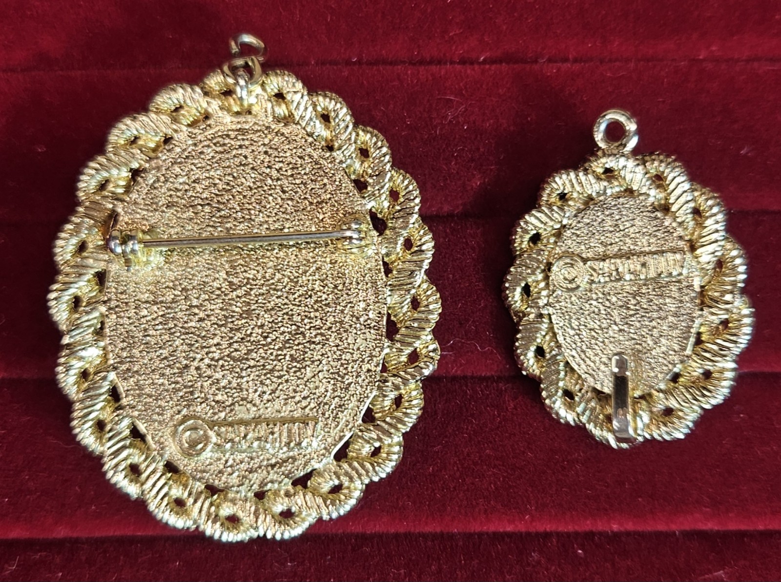 Vintage Sarah Coventry Vibrant Necklace Pendant & Matching Brooch Gold Tone