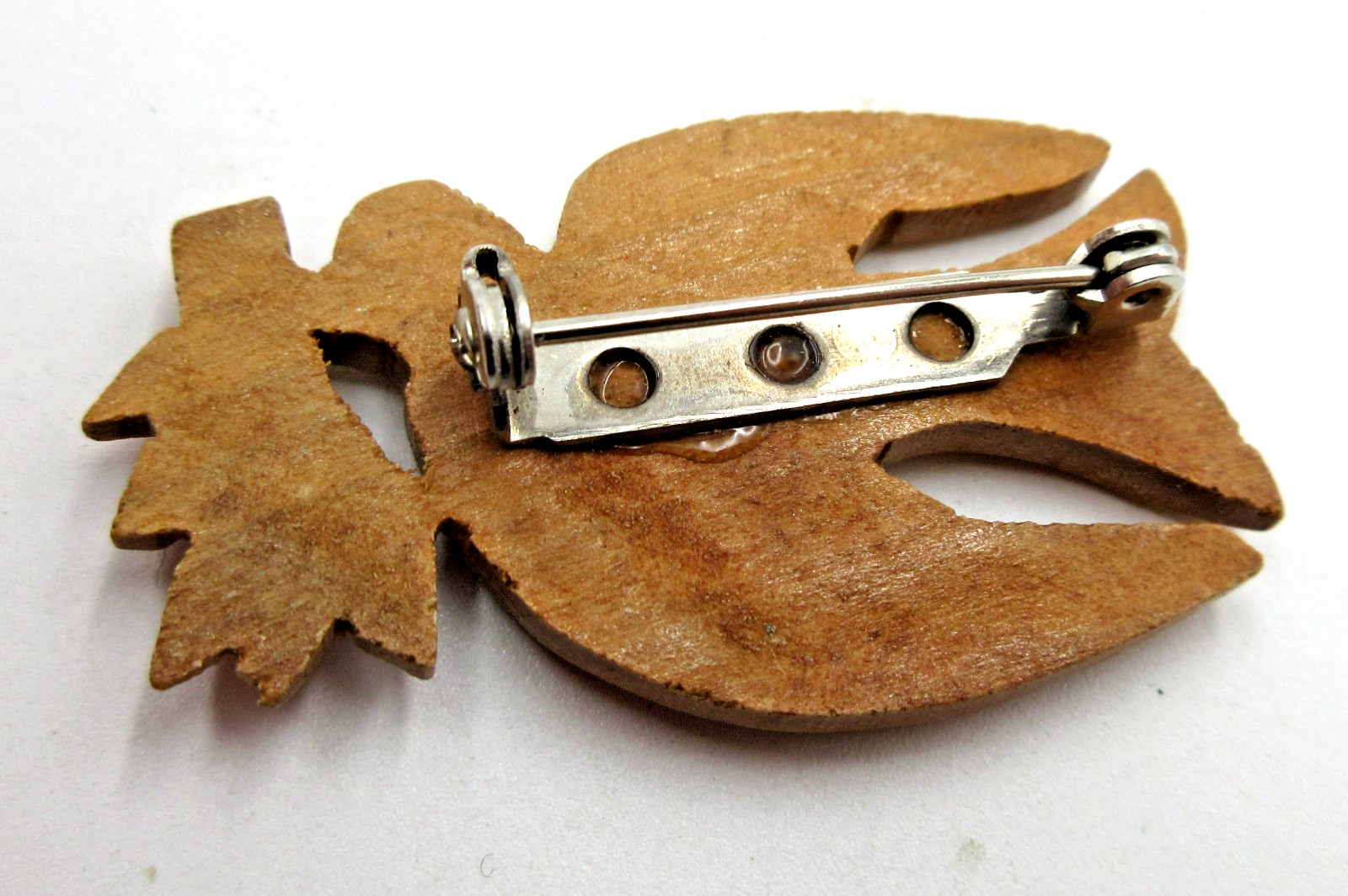 VTG 1 5/8 BROWN WOODEN WOOD CARVED BIRD tree branch Brooch silver tone metal pin