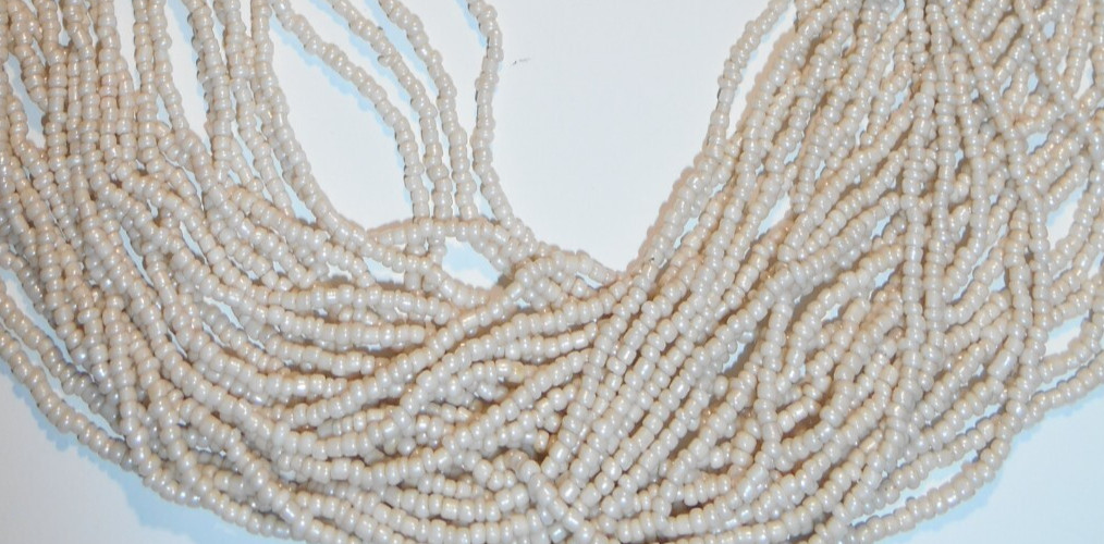 VTG AVENUE Multi Strand Beige Glass Micro Bead Bone Stone & Metal Necklace 28″