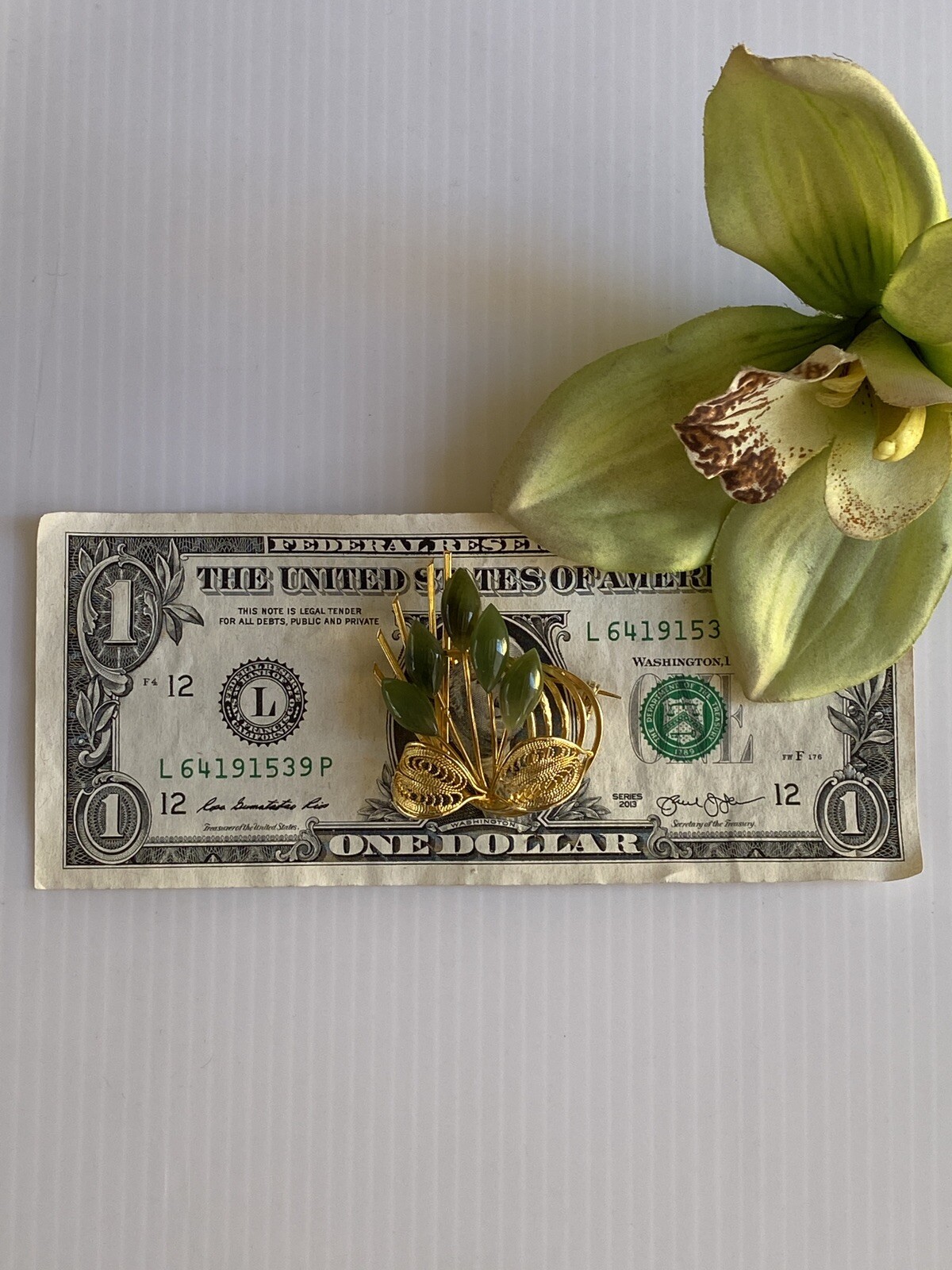 VINTAGE Jade Filigree Brooch Pin Gold Tone Bouquet China Gem Corporation Taiwan