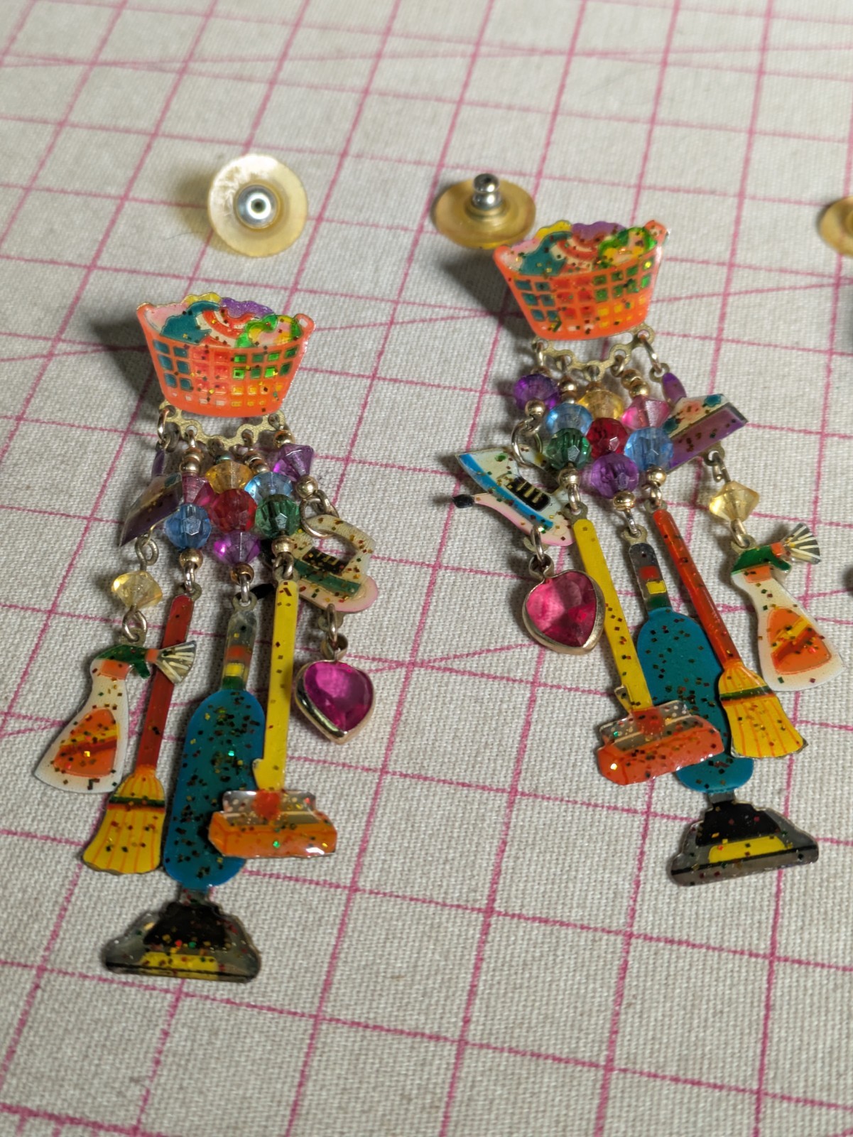 Vtg 80s (2) Watta KCFA Laundry Christmas Santa Earrings Lunch At The Ritz -like