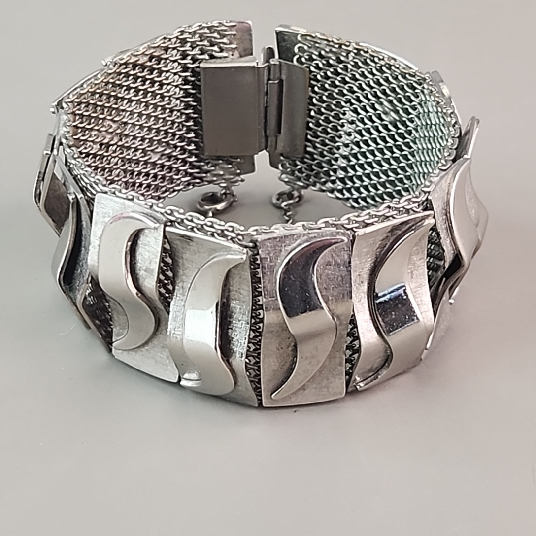 Vintage Wide Mesh Bracelet Silver Tone Wavy Panels 6.5″